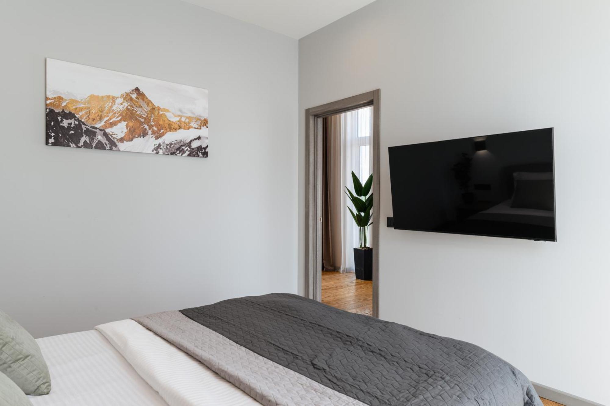 Luxury Apartments Smart House Uzhhorod Exterior photo